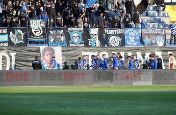 Πανό των οπαδών του Ατρόμητου στη μνήμη του Μουκάντι Τσιμάνγκα (gallery)