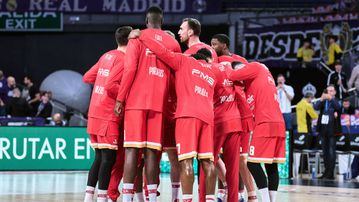 H είσοδος του Ολυμπιακού στην αρένα - Απόλυτη αποθέωση για τους «ερυθρόλευκους» (vid)