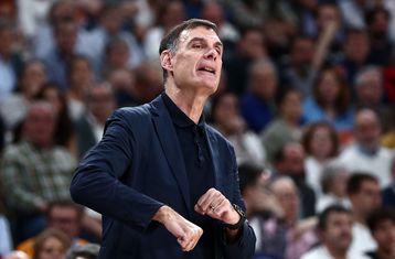 Μπαρτζώκας: «Αποδείξαμε ότι είμαστε καλύτερη ομάδα, ελπίζω να έχουμε τον Φουρνιέ στο Game 4»