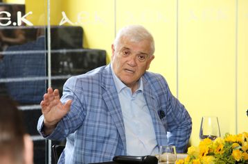 Ατάκες «φωτιά» από Μελισσανίδη για αντιπάλους και Αυγενάκη με «Μάπετ Σόου» και «πεπόνια»: «Εμείς είμαστε Τζαμπασοφιά;»