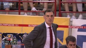 Μπαρτζώκας με βλέμμα που... σκοτώνει: Η απίθανη αντίδρασή του στην κακή πάσα του Ουόκαπ (vid)