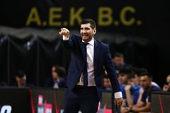 Προπονεί από τα 21 και θαυμάζει Ιτούδη, Μπαρτζώκα, Σφαιρόπουλο: Ο Μιχάλης Μιχελάκος έγραψε ιστορία με τον Τρίτωνα