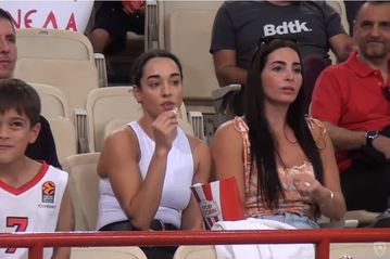 Με αποθέωση, χορό Πάπας και... Νικόλ Ελευθεριάδου η παρακάμερα του Ολυμπιακός - ΠΑΟΚ (vid)