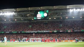 Καυτή η ατμόσφαιρα στην κατάμεστη η OPAP Arena (gallery)