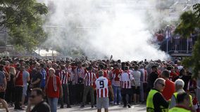 Ξεκίνησαν οι πρώτοι συρμοί με οπαδούς του Ολυμπιακού για την OPAP Arena (vid)