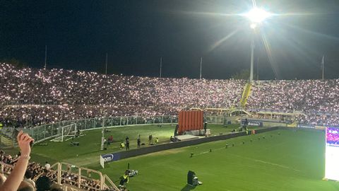 Πανζουρλισμός στο «Αρτέμιο Φράνκι» με 30.000 οπαδούς της Φιορεντίνα (vid)