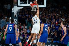 Η Ρεάλ Μαδρίτης διέλυσε την Μπαρτσελόνα στον πρώτο ημιτελικό - Ασταμάτητοι Καμπάτσο και Ταβάρες (vids)