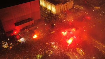 Στους δρόμους η Ελλάδα για την κατάκτηση του Conference League από τον Ολυμπιακό! (gallery & vid)