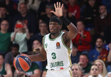 Εξαιρετικό τέταρτο δεκάλεπτο και προβάδισμα για τη Ζάλγκιρις κόντρα στη Γιόναβα