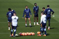 Η Ρεάλ Μαδρίτης δεν αφήνει τους Εμπαπέ και Τσουαμενί νωρίτερα για τις εθνικές τους ομάδες