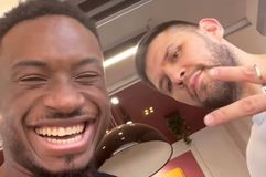 Καφεδάκι στη Γλυφάδα με Αντετοκούνμπο και Παπανικολάου (vid)