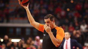 Αυτός είναι ο νέος αρχιδιαιτητής της EuroLeague Ντάνι Ιερεθουέλο: Ένας μπον βιβέρ με αδυναμία στο καλό ψάρι και με Έλληνα δεξί χέρι
