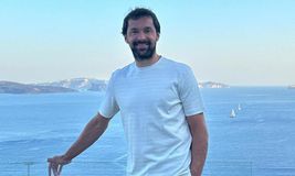 Ο Γιουλ από τη Σαντορίνη δηλώνει την αγάπη του στην Ελλάδα