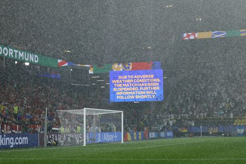 Προσωρινή διακοπή στο Γερμανία - Δανία λόγω καταιγίδας —  Ξανάρχισε το ματς!