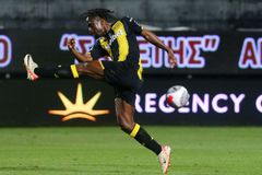 Το πρόβλημα στα χαφ οδηγεί τον Άρη σε λύσεις ανάγκης