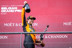 Βροχή, καθυστερήσεις και η νίκη του Πιάστρι στο Σπα