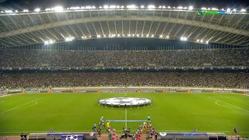 Μαγική εικόνα: Σεντόνι στη μέση, 60.000 flash και ηχητικό φόντο ο ύμνος του Champions League