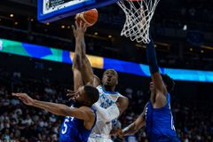 O Θανάσης Αντετοκούνμπο ξανά στο top 10 των κορυφαίων στιγμών, στην κορυφή το επικό καλάθι του Ροντάι Χόλις-Τζέφερσον (vid)