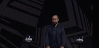 Το φοβερό σόου στη κλήρωση του Europa και του Conference League: Ο μάγος των κυπέλλων εξαφάνισε τα μπαλάκια!