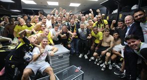 «Τρέλα» στα αποδυτήρια της ΑΕΚ με «σούπερ Μάριο» και «σούπερ Νίκολιτς» (vid)