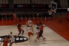 Το highlight της προπόνησης του Ολυμπιακού - Ασίστ Έβανς και τρομερό κάρφωμα του Κουμάντζε (vid)