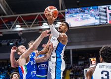 Γιάννης και Κύπρος πρωταγωνίστουν στο Top-10 της δεύτερης μέρας του Eurobasket 2025 (vid)