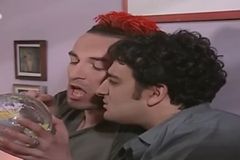 Ο Μακεδονικός θα πάει στη Μυτιλήνη μέσω Τουρκίας και το έκανε γνωστό με «Είσαι το ταίρι μου»