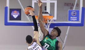 Τάπες, καρφώματα και buzzer beater! Το πρώτο ημίχρονο του ΠΑΟΚ - Παναθηναϊκός ήταν γεμάτο θέαμα (vid)