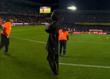 Οπαδός της Σπάρτα Πράγας με απίστευτη τεχνική σκόραρε από το κέντρο και κέρδισε 40.000 ευρώ! (vid)