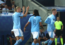 Με... showman Χάαλαντ η Σίτι «έβαψε» μπλε το Μάντσεστερ