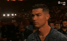 Ο Κριστιάνο αποδοκιμάστηκε από τους θεατές σε αγώνα μποξ που παρευρέθηκαν διάφοροι αστέρες του ποδοσφαίρου! (vid)