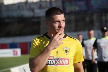 Ανησυχία στην ΑΕΚ, υποφέρει από ενοχλήσεις ο Γιόβιτς