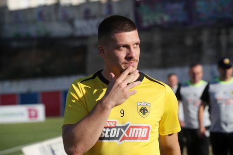 Ανησυχία στην ΑΕΚ, υποφέρει από ενοχλήσεις ο Γιόβιτς