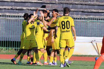 Με τρεις κεφαλιές ο Άρης «καθάρισε» το Αιγάλεω και έκανε το 3/3