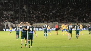 Σύλληψη πατέρα για χρήση φωτοβολίδων από τον ανήλικο γιο του στο Παναθηναϊκός -Αστέρας Τρίπολης