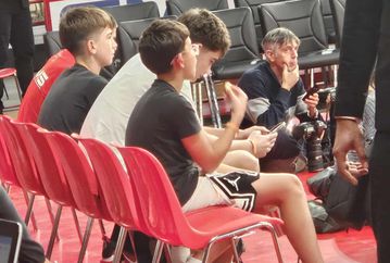 Πρώτη θέση στο ΣΕΦ οι τρεις γιοι του Βασίλη Σπανούλη (pic)