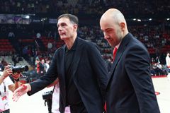 Η αγκαλιά των Μπαρτζώκα-Σπανούλη πριν το Ολυμπιακός-Μονακό (pics)