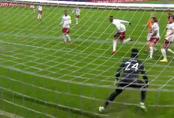 Ασύλληπτη γκάφα από τον Ονάνα και 2-3 για τη Γαλατασαράι