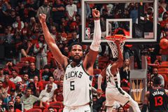 Οι Μπακς με «τριαντάρες» των Αντετοκούνμπο και Λίλαρντ νίκησαν στο Μαϊάμι και προκρίθηκαν στα προημιτελικά του Κυπέλλου (vids)