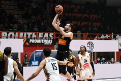 Επιστρέφει η Stoiximan GBL με τα φώτα στραμμένα στην Sunel Arena