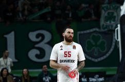 Αποδοκιμασίες για τον Μάικ Τζέιμς στο ΟΑΚΑ - Ξεσήκωσε τον κόσμο ο Κέντρικ Ναν (vid)