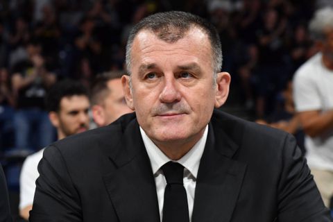 Οι φίλοι της Παρτιζάν επιτέθηκαν στον Σάβιτς μετά την αποχώρηση του Ομπράντοβιτς!