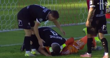 Η εξαιρετική ενέργεια παίκτη της Καλαμάτας όταν τραυματίστηκε ο πορτιέρε της Ηλιούπολης (vid)