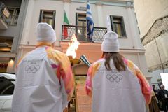 Ο Δημήτρης Διαμαντίδης άναψε τον Ολυμπιακό βωμό στην Καστοριά