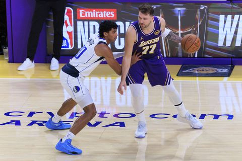 Ασταμάτητοι οι Λέικερς, 129-119 τους Μάβερικς για το 4-0 στο NBA Cup