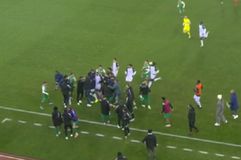 Χαμός στην Ελβετία: Παίκτες πιάστηκαν στα χέρια μετά το τελικό σφύριγμα του διαιτητή - Μάτωσε πρόεδρος