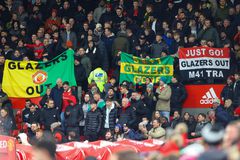 Apple, Mr. Zara, Έλον Μασκ: Πιθανοί αγοραστές της Man Utd και η «βόμβα» των 4,3 δισ.