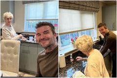 Ο Ντέιβιντ Μπέκαμ έφαγε με τη μητέρα του και στη συνέχεια έπλυνε τα πιάτα