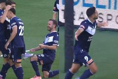 Τρομερός Βέργος: Έκανε χατ τρικ και ο θρυλικός Χουάν Μάτα «υποκλίθηκε» (vids)