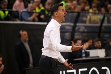 Μίλιτσιτς: «Να θέτουμε τους δικούς μας κανόνες στο παιχνίδι - Αυτά ισχύουν για Μποχωρίδη και Φορμπς»